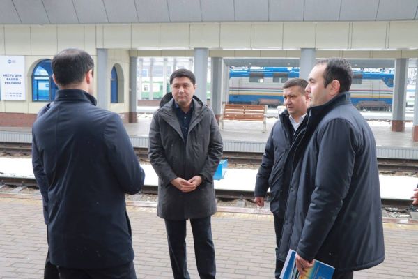 Korrupsiyaga qarshi kurashish agentligi direktori Akmal Burxanov “Toshkent-Markaziy” temir yo‘l vokzalida byurokratiya va korrupsiyaning oldini olish, raqamlashtirish bo’yicha ko’rilayotgan choralar bilan tanishdi