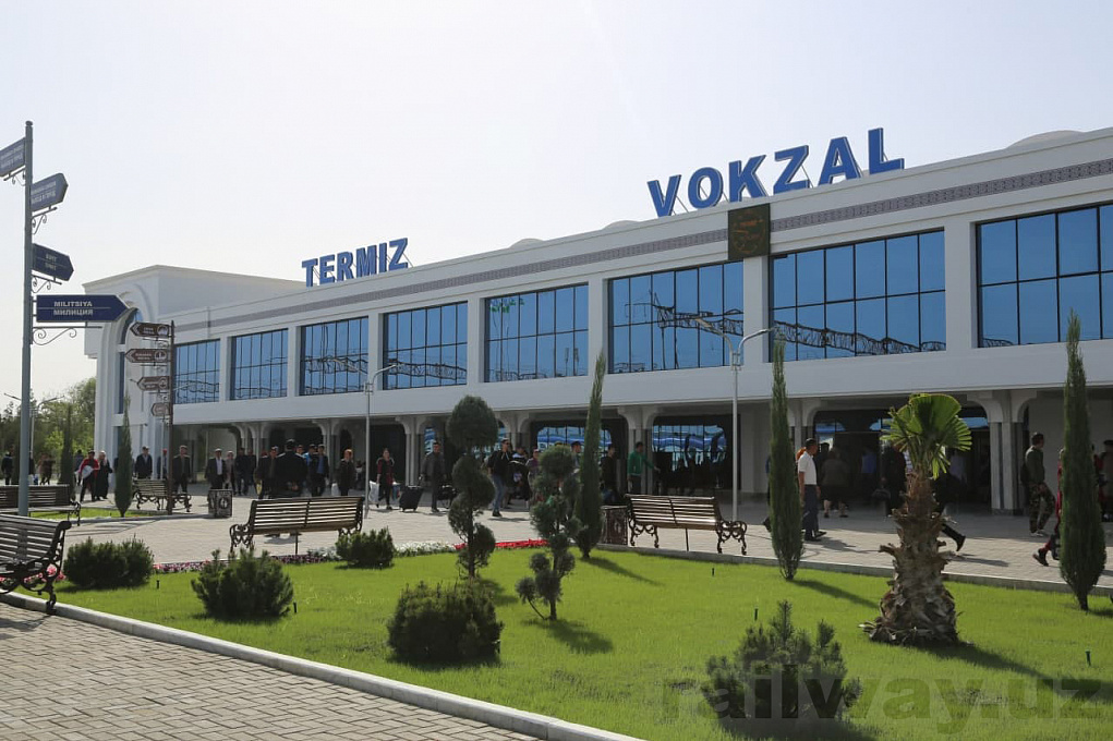 “Shahar darvozasi” deb ataluvchi ko‘rkam, shinam va chiroyli vokzallarimiz yangidan barpo etilib, borlarining esa qayta rekonstruksiya qilingani tufayli ularning barchasi zamonaviy ko‘rinishga ega bo‘lmoqda.