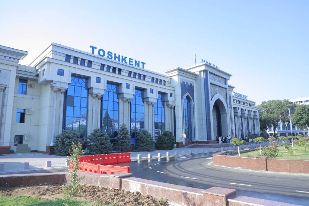 “Тошкент-марказий” темир йўл вокзали ҳудудига автомобилда кириб-чиқиш шароити яратилди!