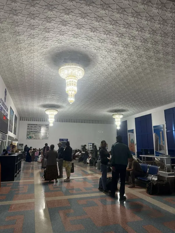 "Navoiy" temir yo'l vokzali