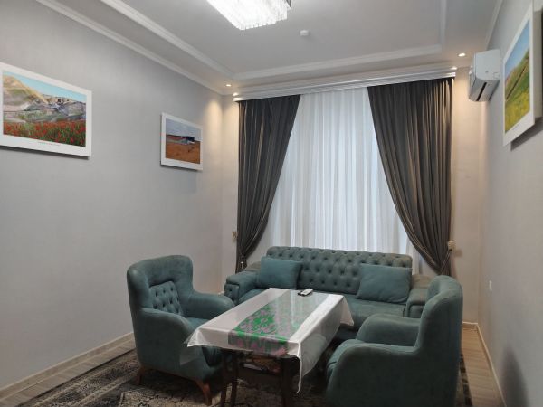 "Qumqo'rg'on" temir yo'l vokzali